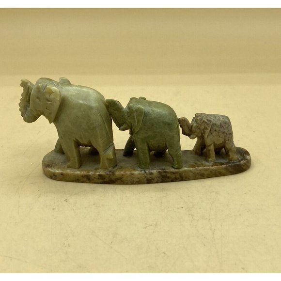 Vintage Carved Stone Trailing Elephants 3 In A Row Soapstone 4.5” Long - Picture 7 of 14